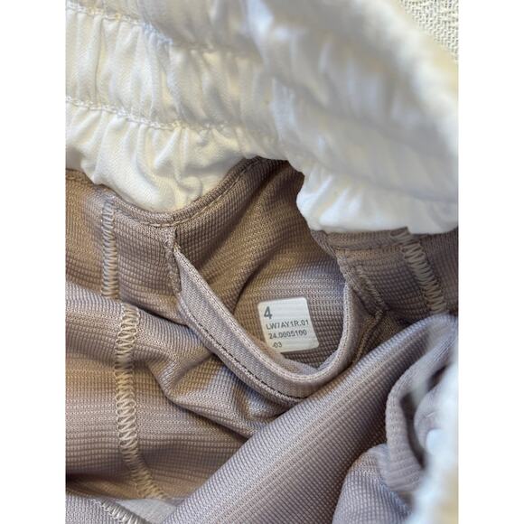 LuluLemon Hotty-Hot High-Rise Lined Shorts 2.5" white - Picture 5 of 7